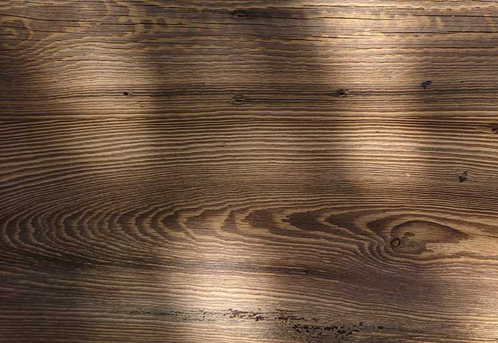 Bardage vieux bois couleur brun toutes finitions Bardage vieux bois couleur brun toutes finitions rainuré avec languettes récupéré sur d'ancien bâtiment vieillis naturellement