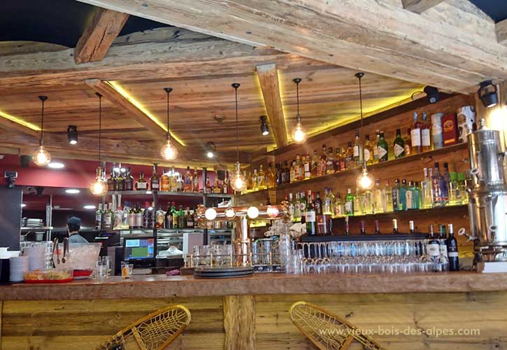 réalisation bardage extérieur de poutre chevrons&nbsp; pour restaurant en Andorre grossiste vieux bois négoce